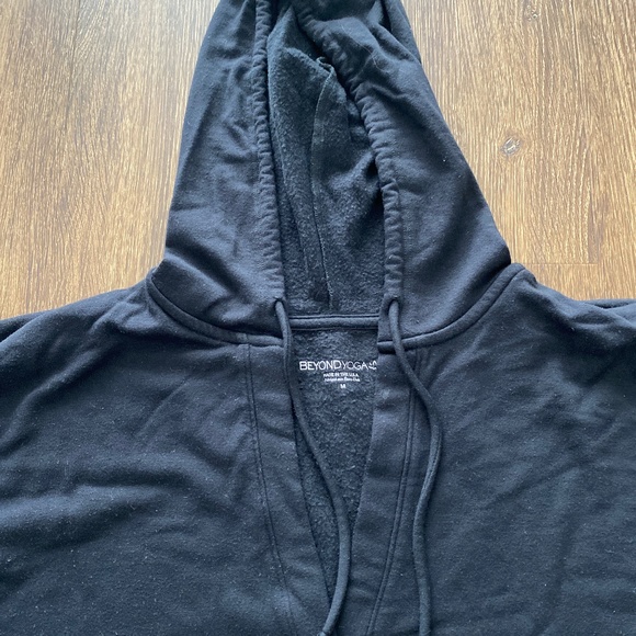Beyond Yoga Poncho Size Medium - Picture 2 of 2